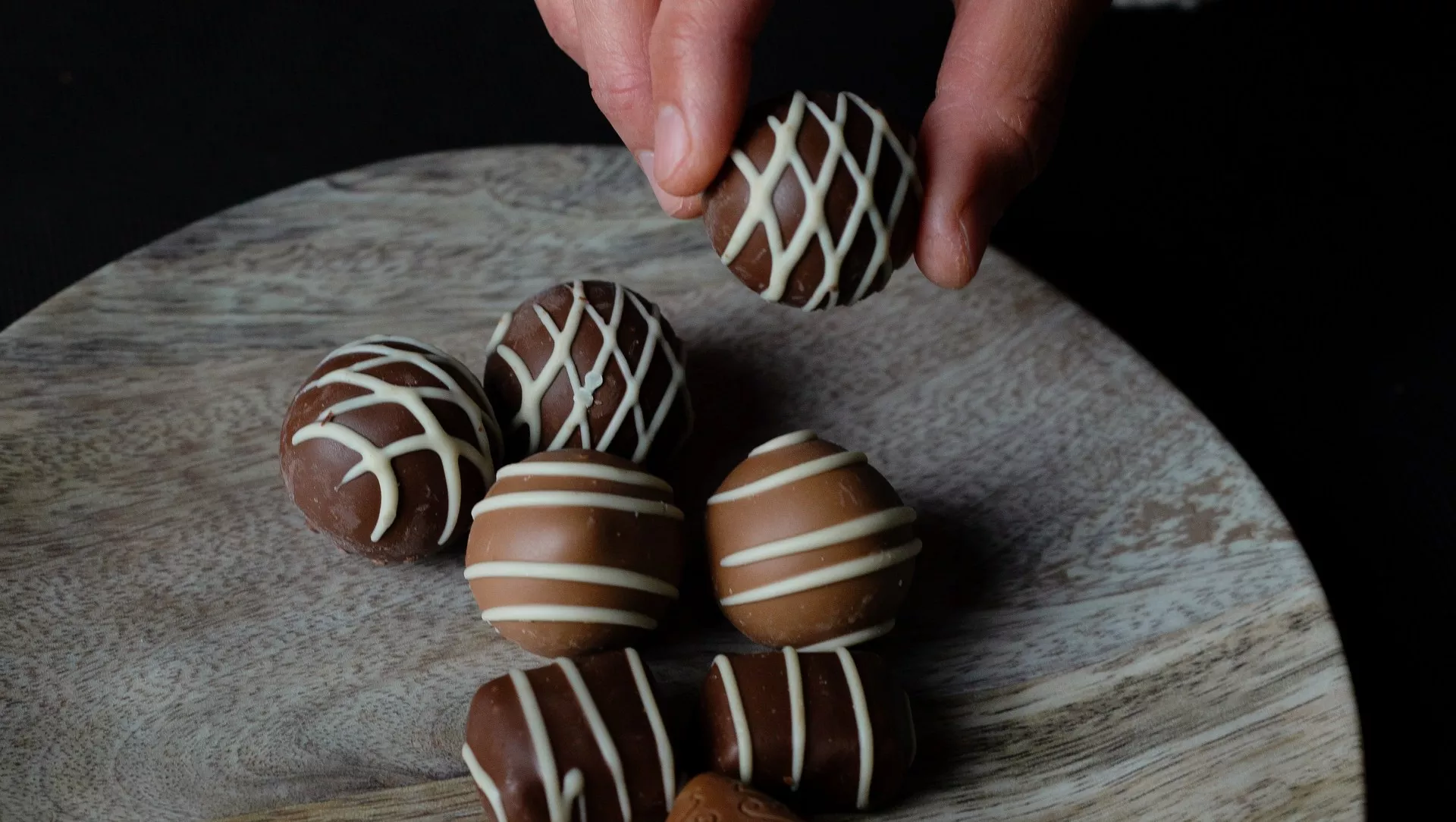 Chocolate Gift Packs for Special Occasions - Choco-n-Nuts